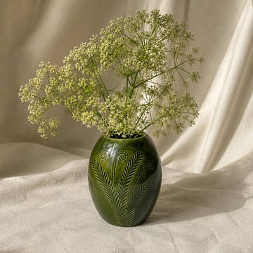 Wazon kamionkowy z paprocią w kolorze głębokiej zieleni 12 cm
